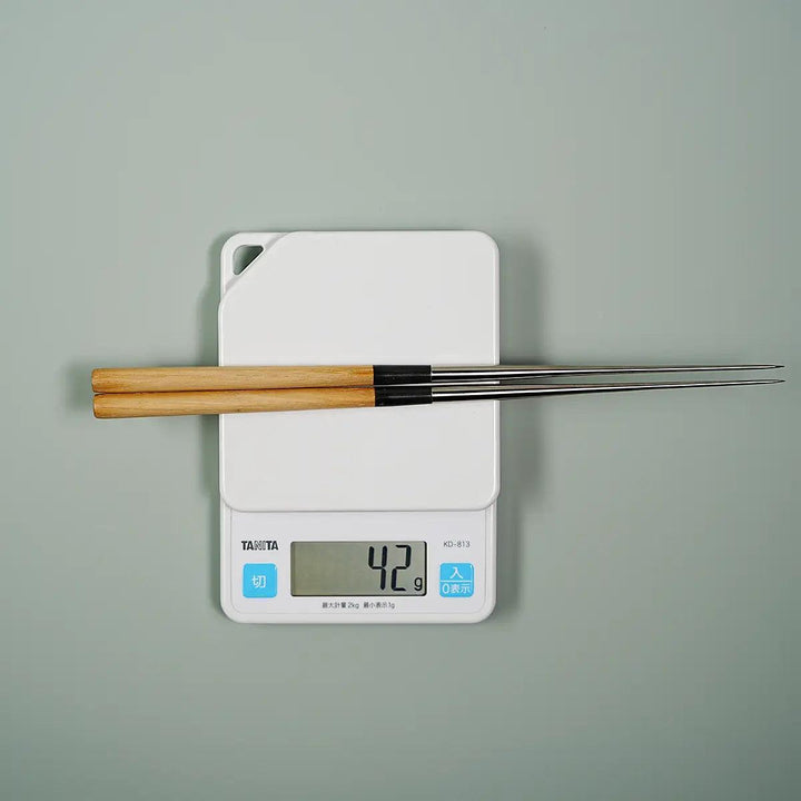 Weight measurement showing the 42g weight of Sakagen Titanium Moribashi Chopsticks